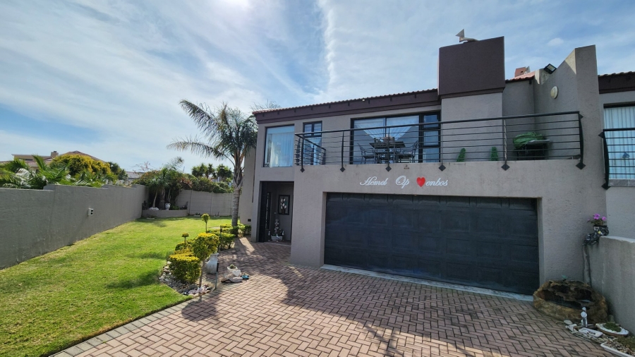 4 Bedroom Property for Sale in Menkenkop Western Cape